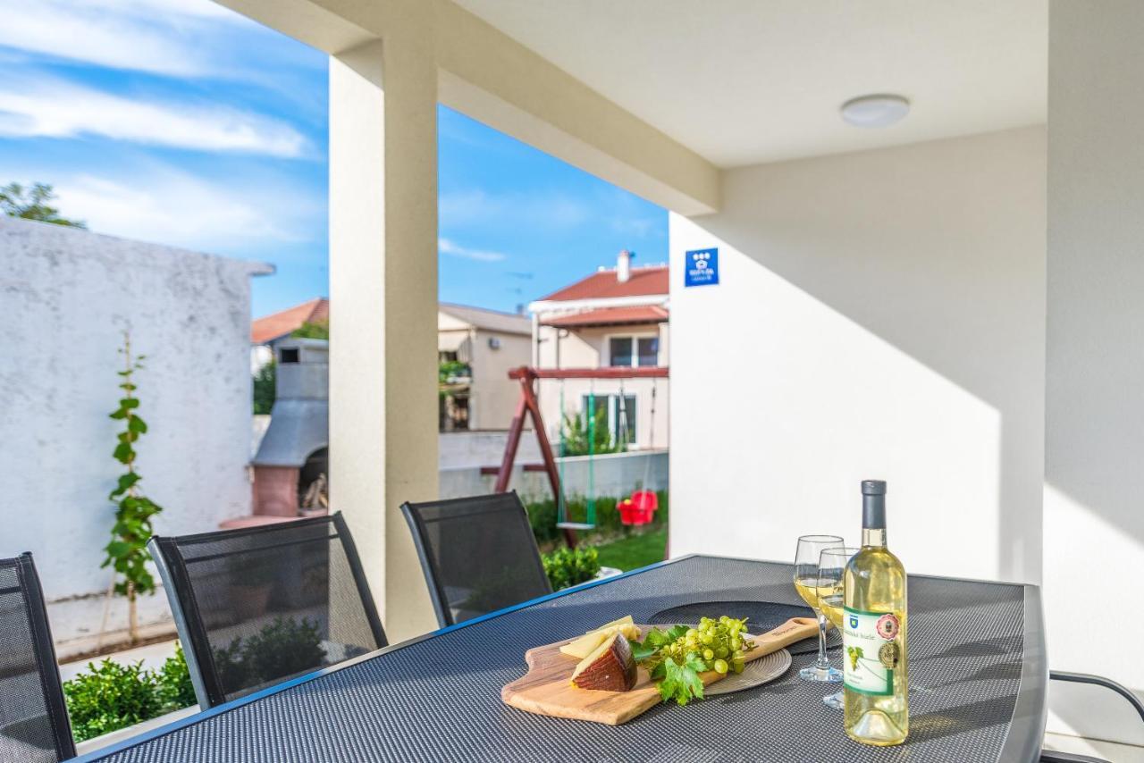 Holiday Home Bajlo Apartment With Three Bedrooms ザダル エクステリア 写真