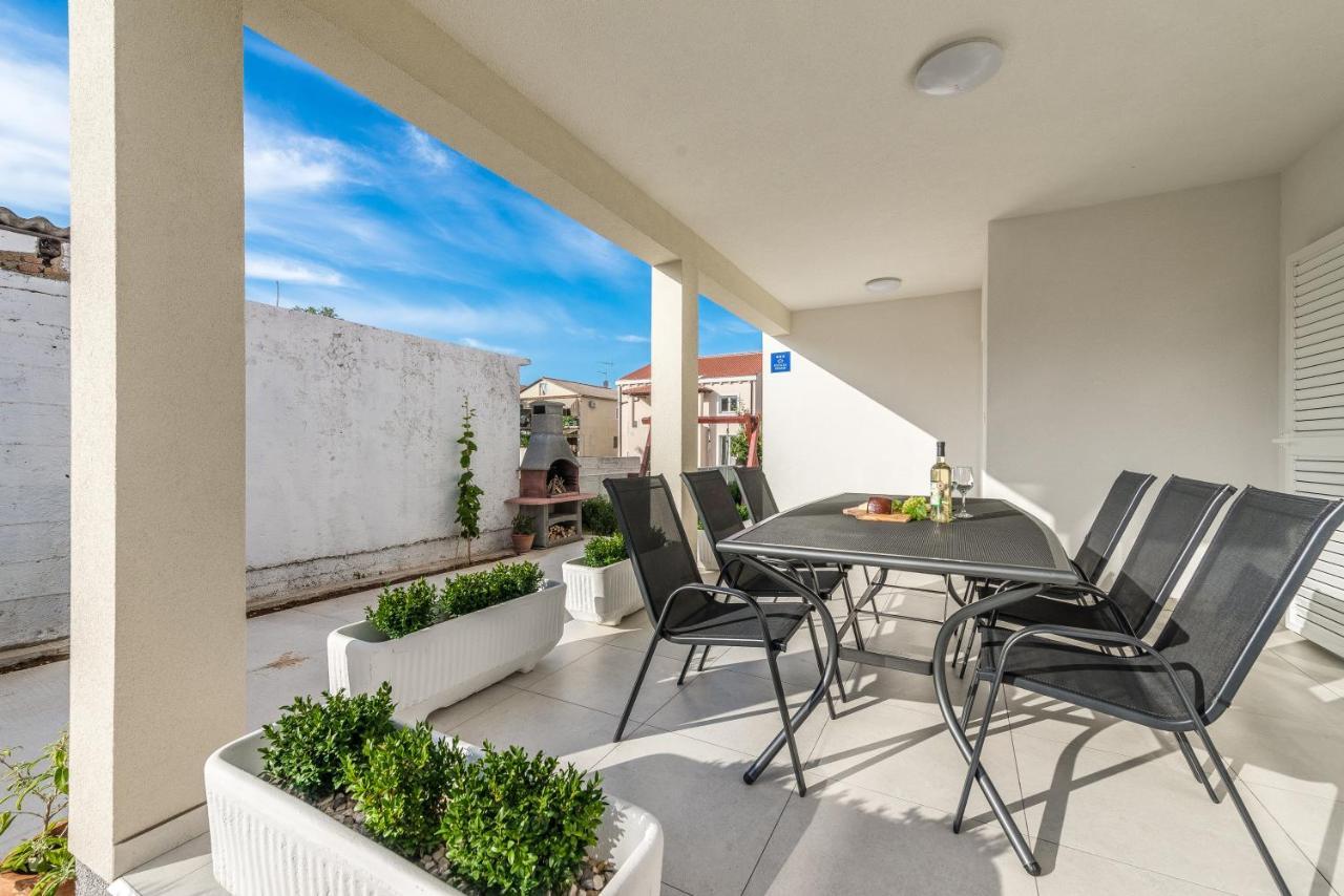 Holiday Home Bajlo Apartment With Three Bedrooms ザダル エクステリア 写真