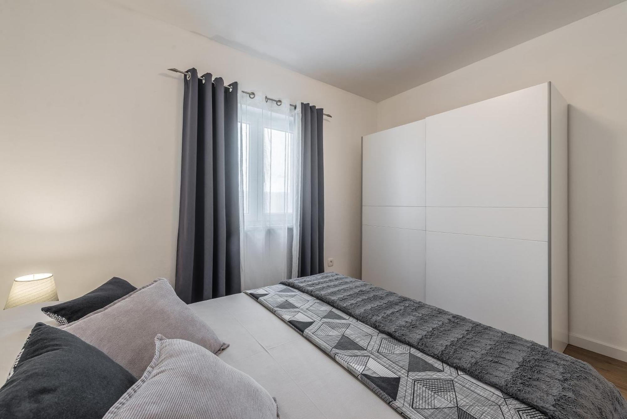 Holiday Home Bajlo Apartment With Three Bedrooms ザダル エクステリア 写真