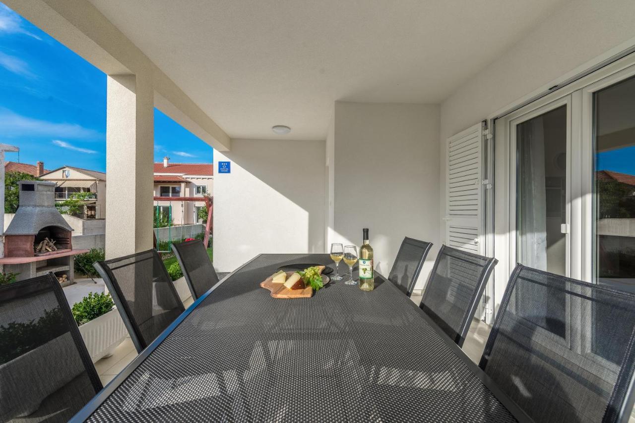 Holiday Home Bajlo Apartment With Three Bedrooms ザダル エクステリア 写真