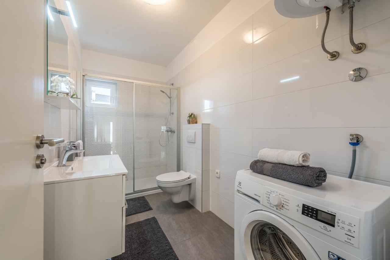 Holiday Home Bajlo Apartment With Three Bedrooms ザダル エクステリア 写真