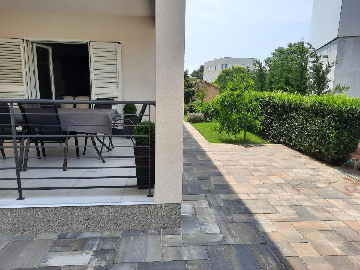 Holiday Home Bajlo Apartment With Three Bedrooms ザダル エクステリア 写真
