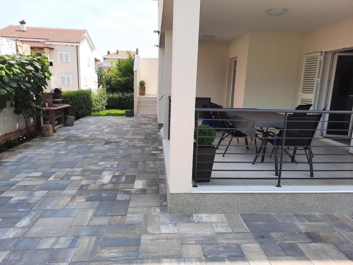 Holiday Home Bajlo Apartment With Three Bedrooms ザダル エクステリア 写真