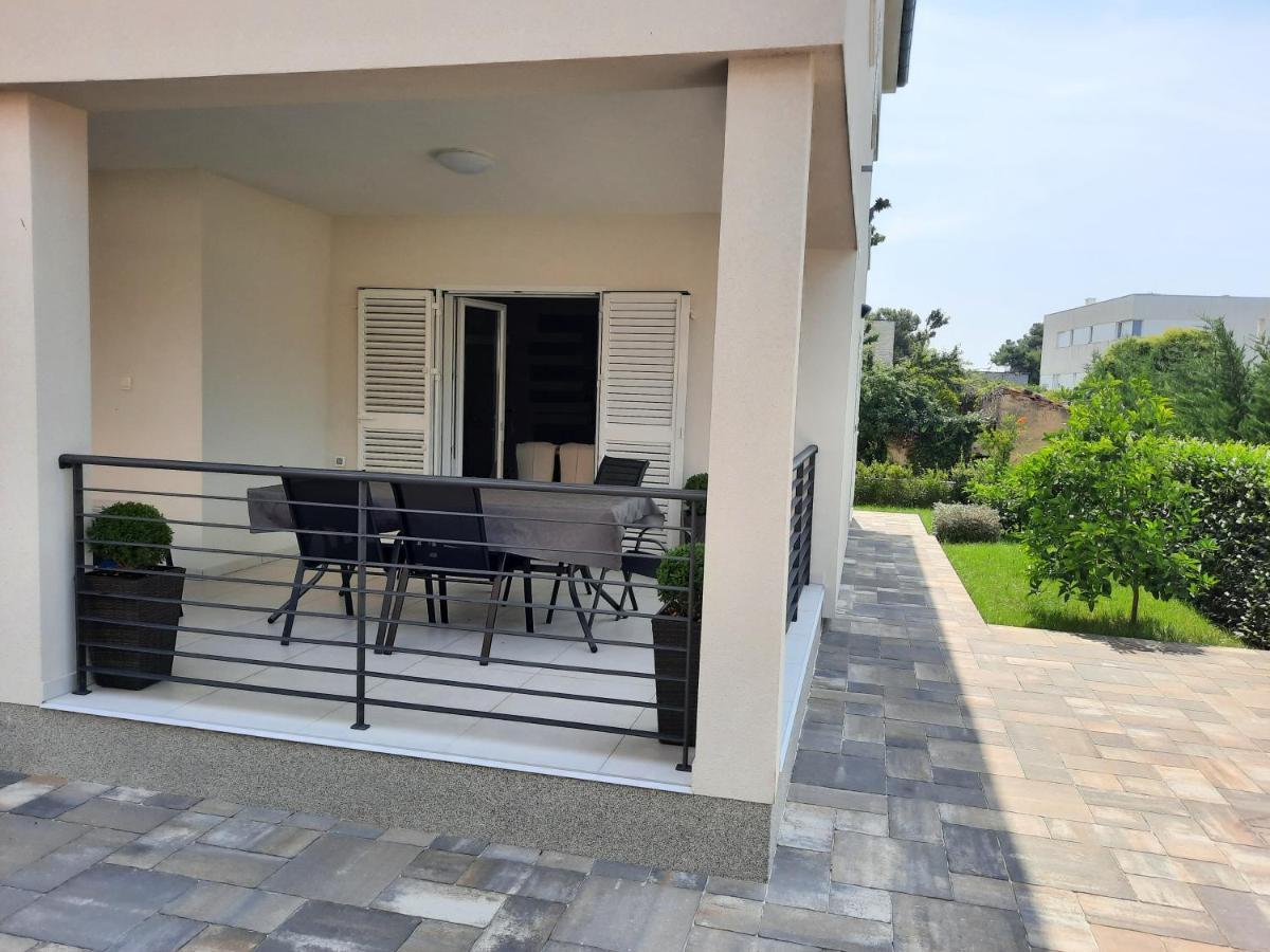 Holiday Home Bajlo Apartment With Three Bedrooms ザダル エクステリア 写真